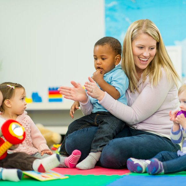 Kindertagespflegepersonen (c) FatCamera@istockphoto